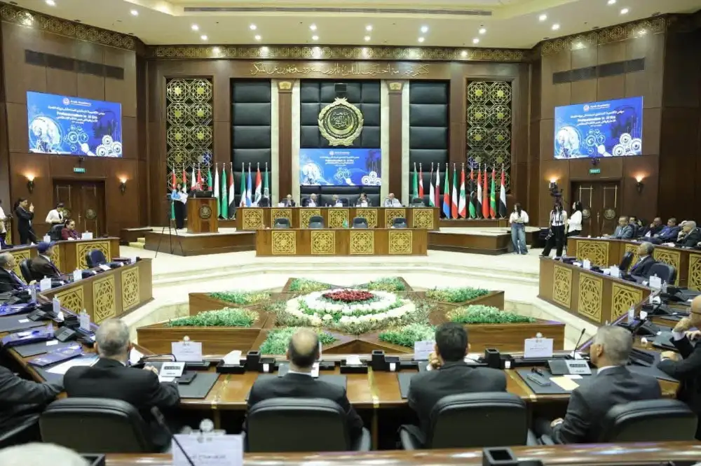 المجلس الاستشاري للصناعة بالأكاديمية العربية وتؤكد: "تأهيل المهندس رقمياً هو ركيزة الإنتاج الحديث"